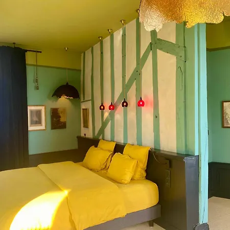 Le Jardin Des Triomphes Bed & Breakfast *