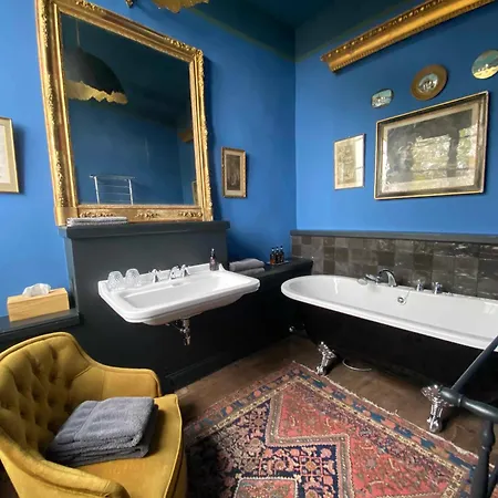 Le Jardin Des Triomphes Bed & Breakfast