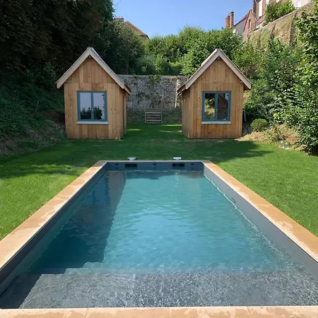 Le Jardin Des Triomphes Bed & Breakfast *